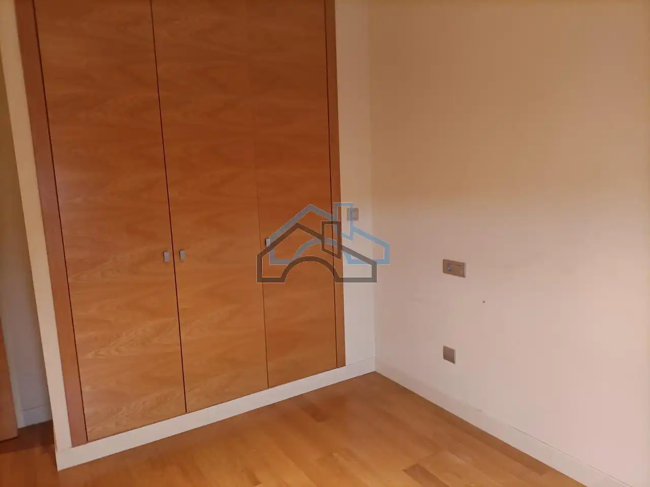 Schlafzimmer von Dachboden zur Miete in Cambre  mit Heizung, Parkett und Terrasse