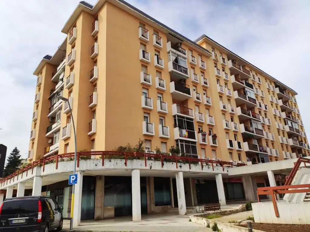 Local comercial en venda a Avinguda de la Pau 18