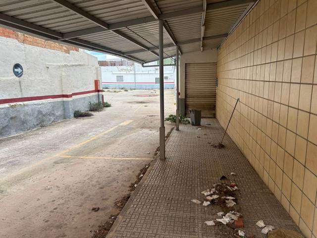 Local comercial en Alquiler en Calle del Poeta Juan Alegre en Alginet