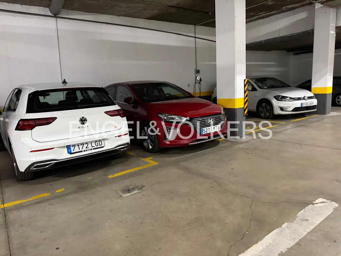 Aparcament de Pis en venda en Madrid amb Aire condicionat, Calefacció i Jardí privat