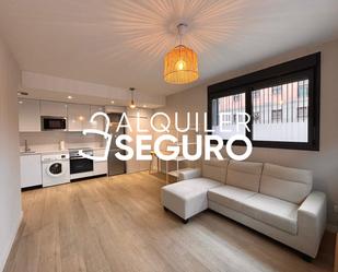 Living room of Flat to rent in  Madrid Capital  with Air Conditioner, Heating and Furnished