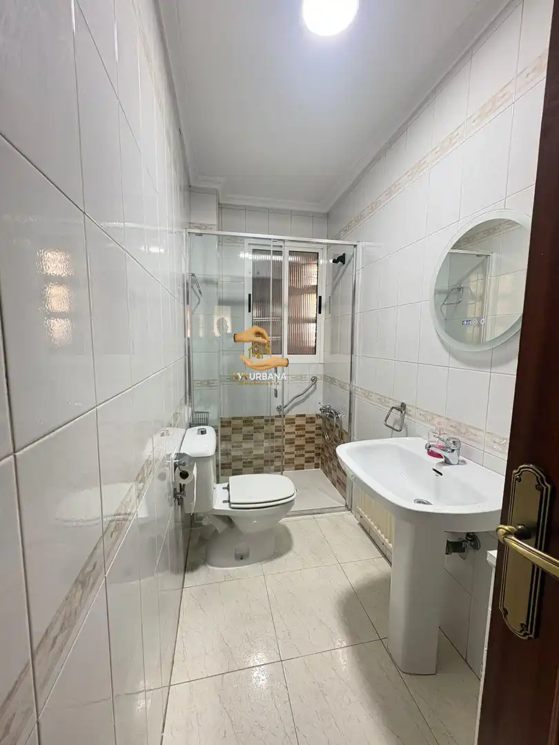 Badezimmer von Wohnung zur Miete in Salamanca mit Heizung, Terrasse und Möbliert