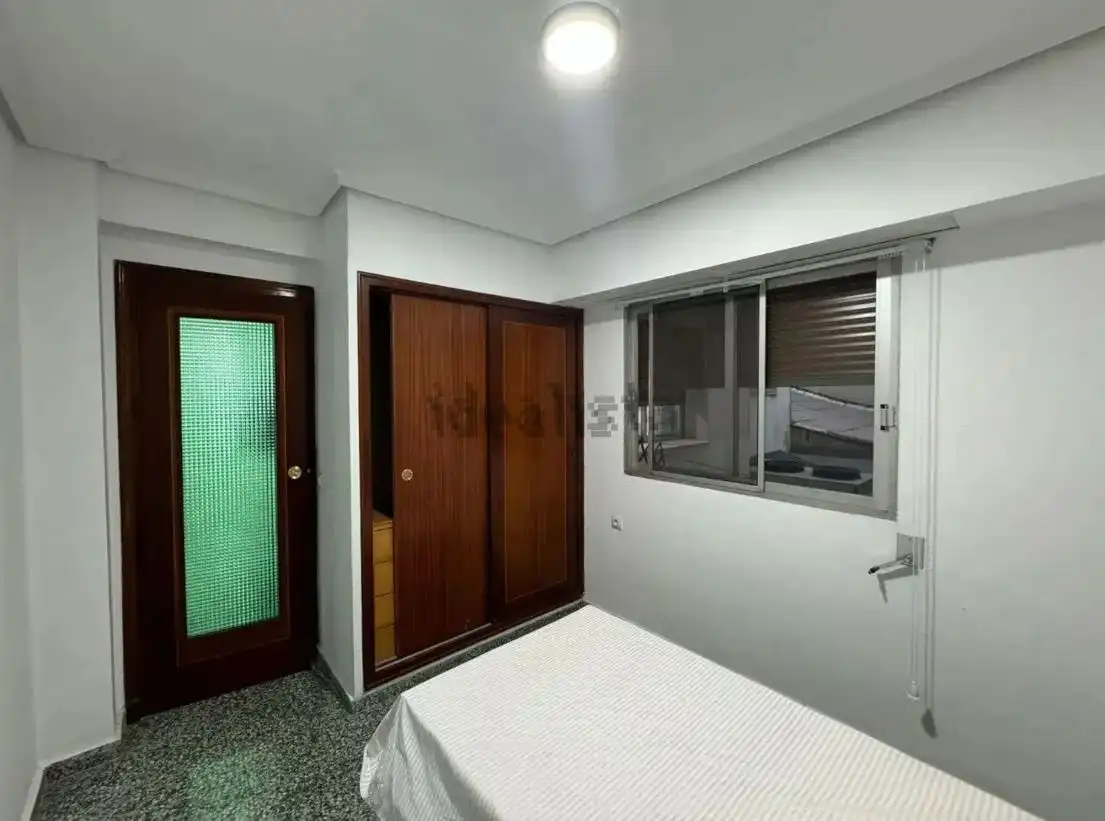 Habitación de Piso en venta en Mislata con Horno, Lavadora y Balcón