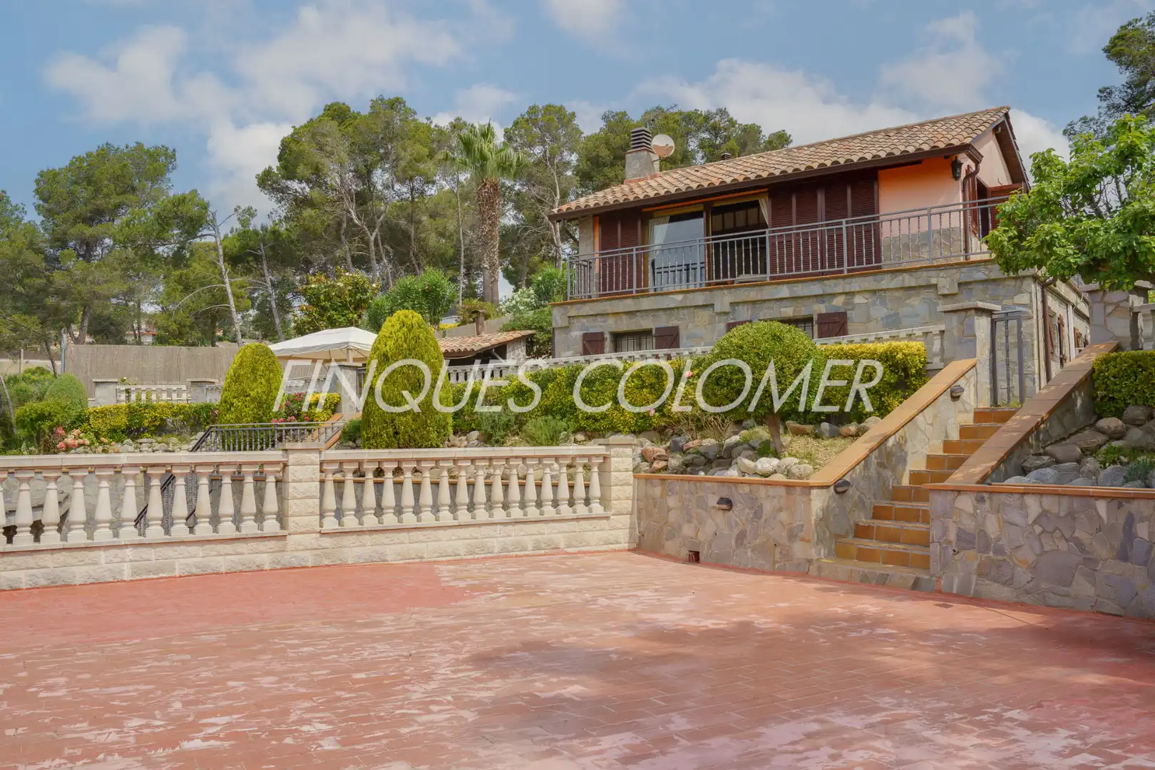 Exterior view of Houses for sale in Rubí  with Air Conditioner, Private garden and Parquet flooring