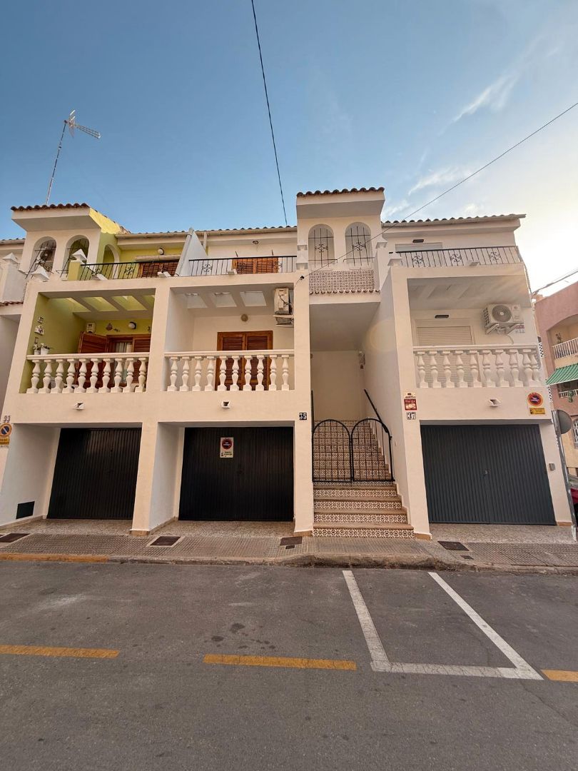 Exterior view of Single-family semi-detached for sale in San Pedro del Pinatar  with Air Conditioner, Oven and Washing machine