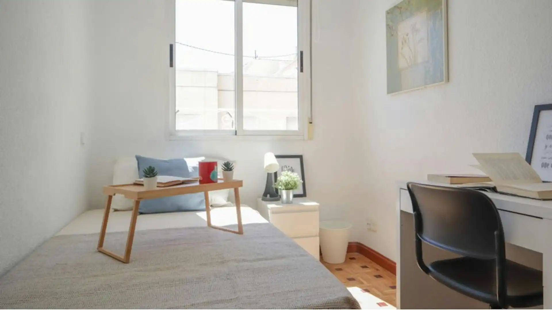 Habitación de Piso para compartir en Madrid con Calefacción y Amueblado