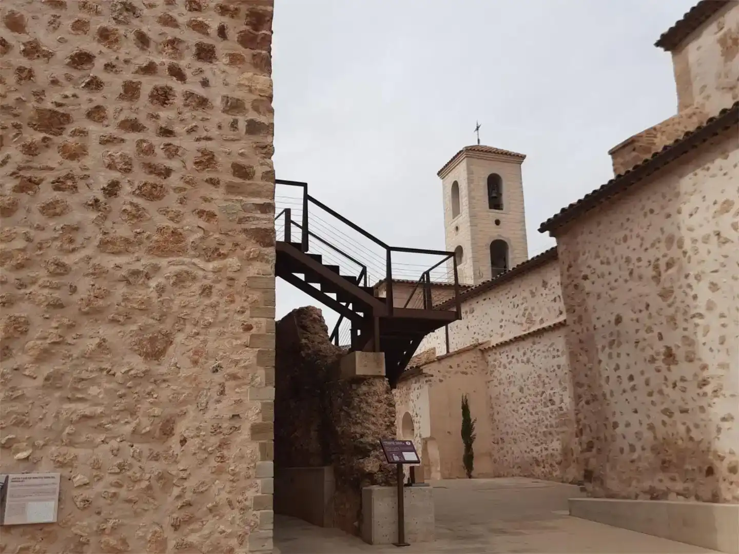 Vista exterior de Casa adosada en venta en Torres de Albánchez