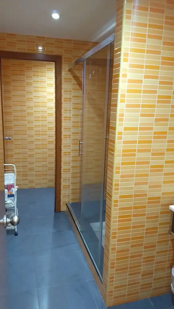 Badezimmer von Wohnung zur untervermieten in Barcelona mit Heizung, Möbliert und Waschmaschine