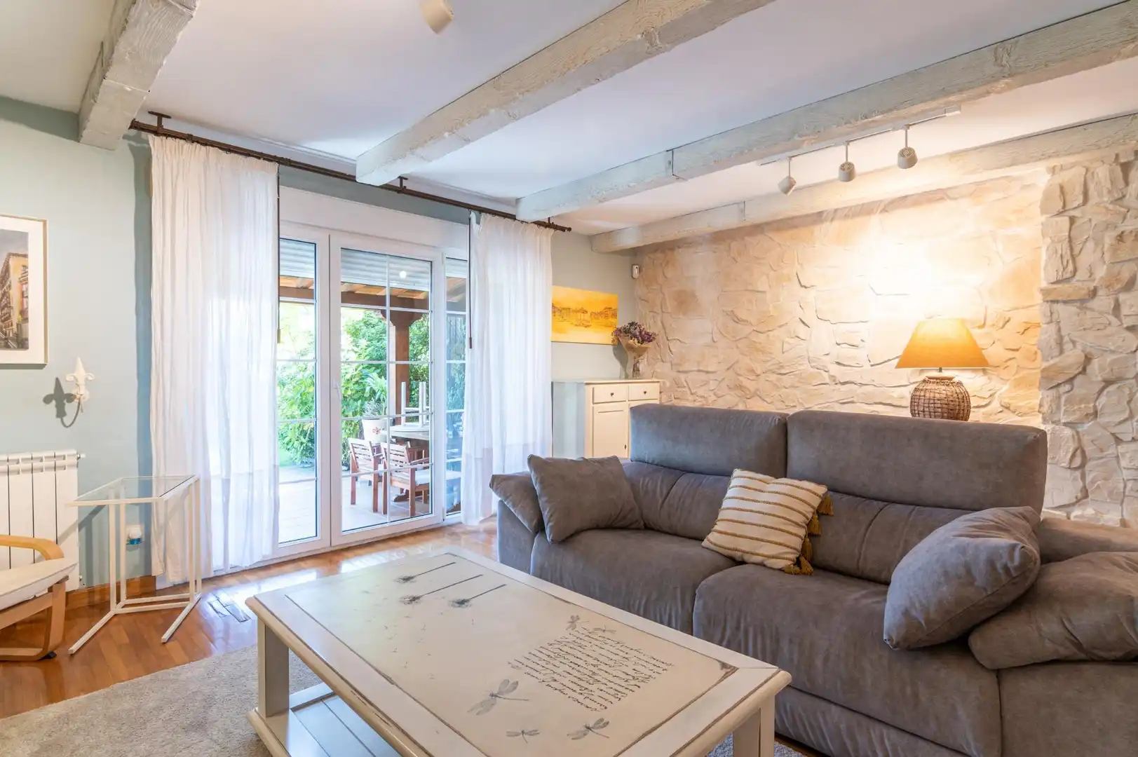 Sala d'estar de Casa adosada en venda en Valle de Egüés / Eguesibar amb Calefacció, Parquet i Terrassa