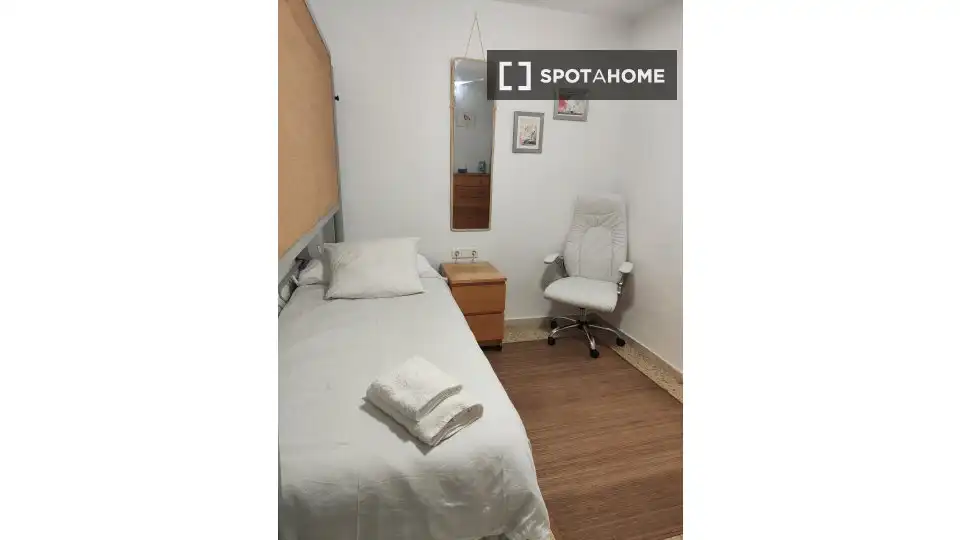 Schlafzimmer von Wohnung zur untervermieten in Cádiz mit Klimaanlage, Terrasse und Möbliert