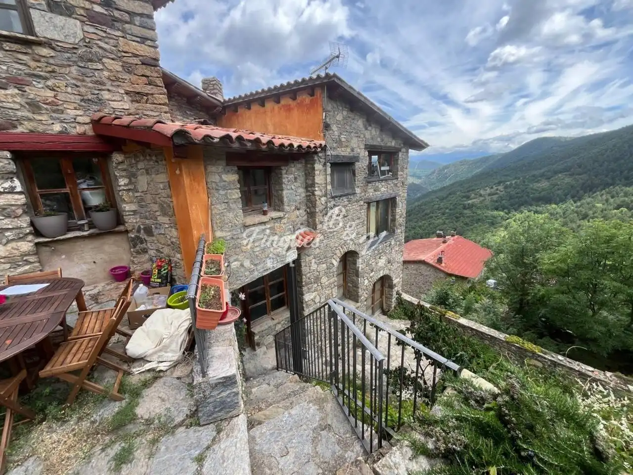 Vista exterior de Casa o xalet en venda en El Pont de Bar amb Calefacció, Jardí privat i Parquet