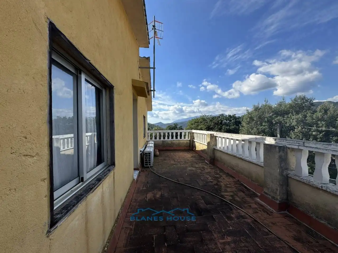 Casa con piscina en venta en Avenida Argimont 0, imagen 5