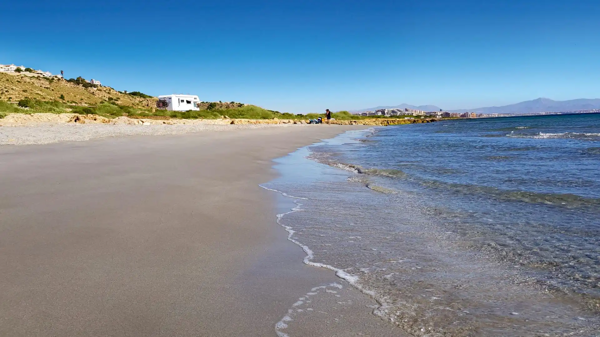 Außenansicht von Erdgeschoss zum Verkauf in Santa Pola mit Klimaanlage, Heizung und Privatgarten