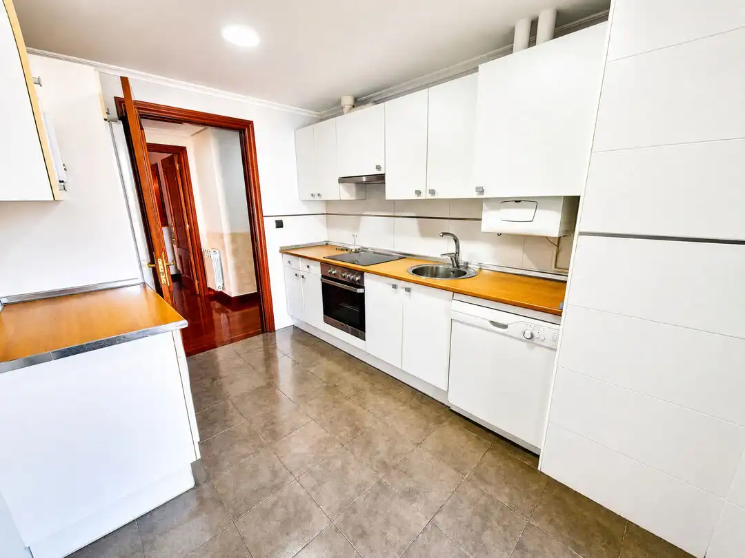 Cuina de Pis en venda en Santurtzi  amb Calefacció i Terrassa