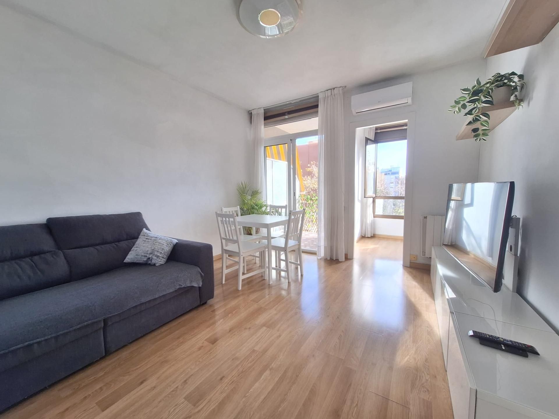 Living room of Flat to rent in  Barcelona Capital  with Air Conditioner, Heating and Parquet flooring