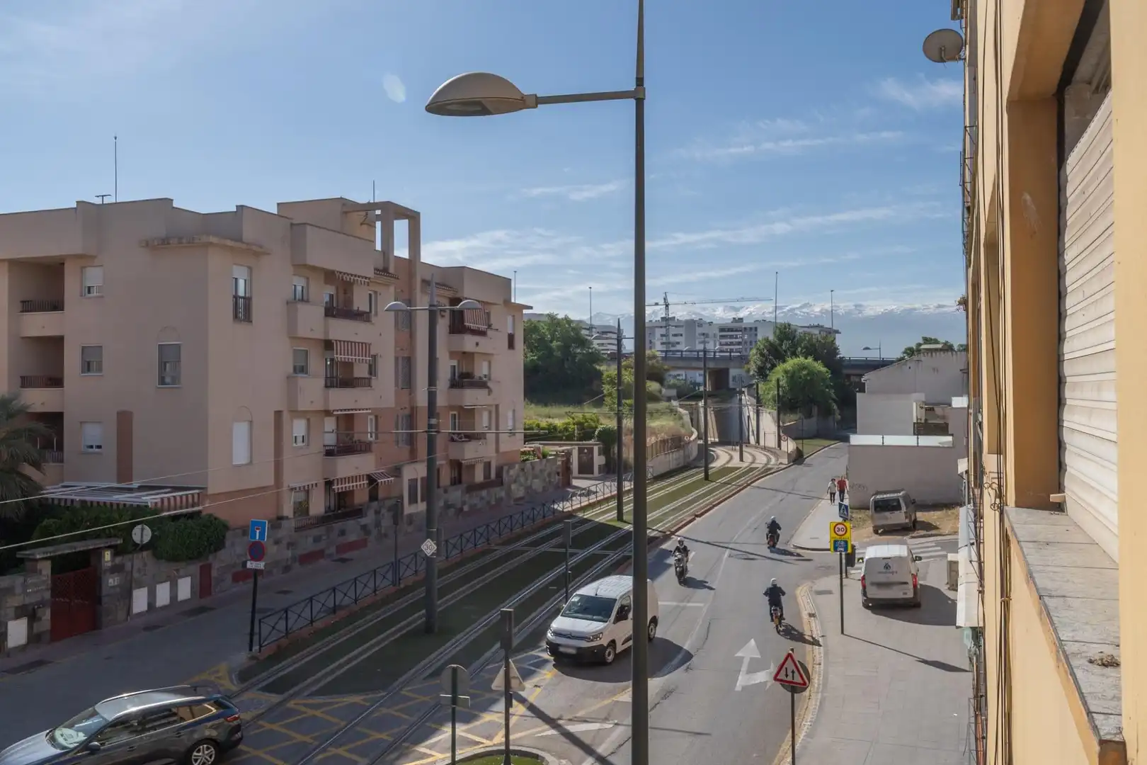 Vista exterior de Pis en venda en Granada amb Balcó