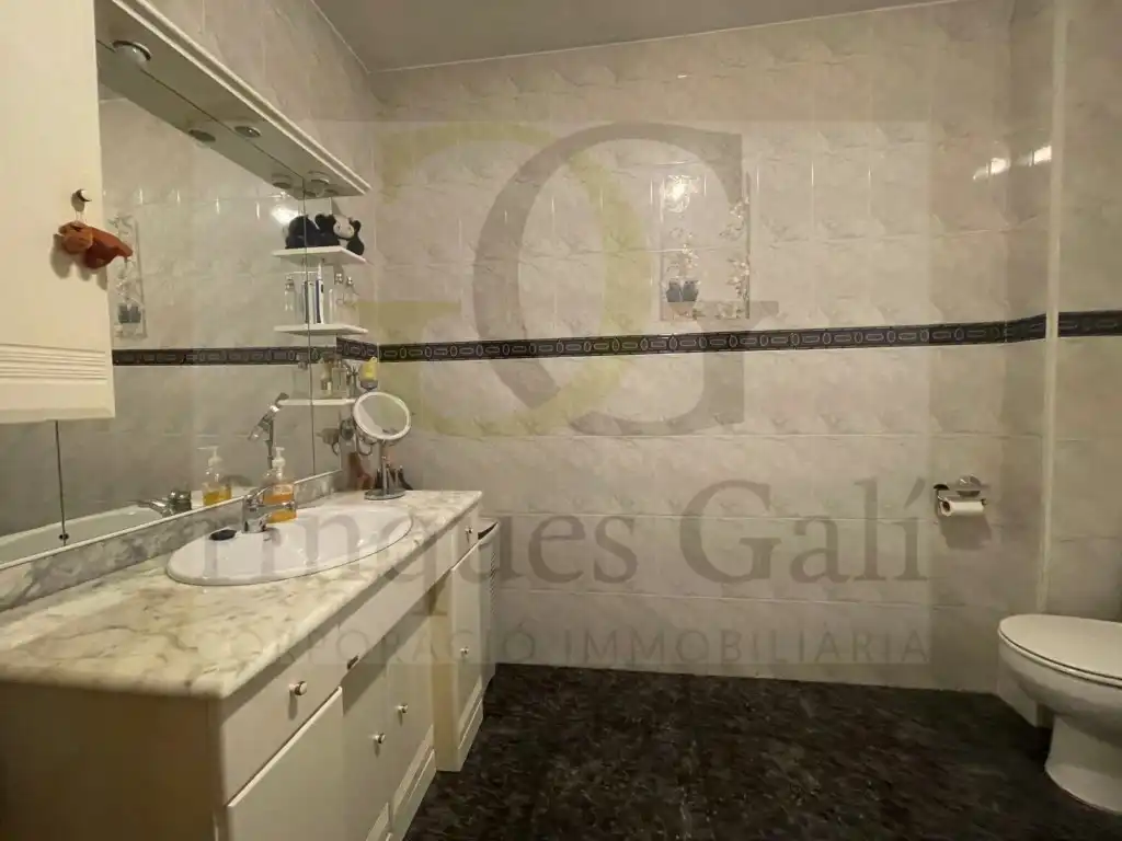 Bathroom of Houses for sale in Manresa
