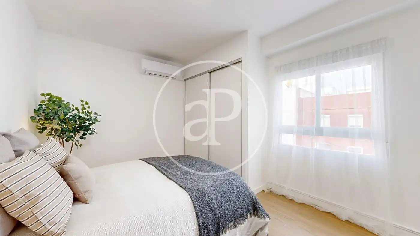 Schlafzimmer von Wohnung zur Miete in Valencia mit Klimaanlage, Heizung und Möbliert