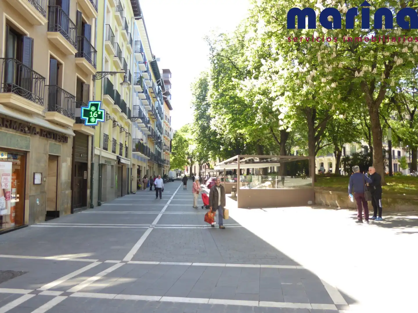 Vista exterior de Local en venta en  Pamplona / Iruña