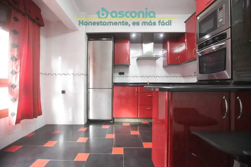 Kitchen of Flat for sale in Basauri   with Heating and Furnished