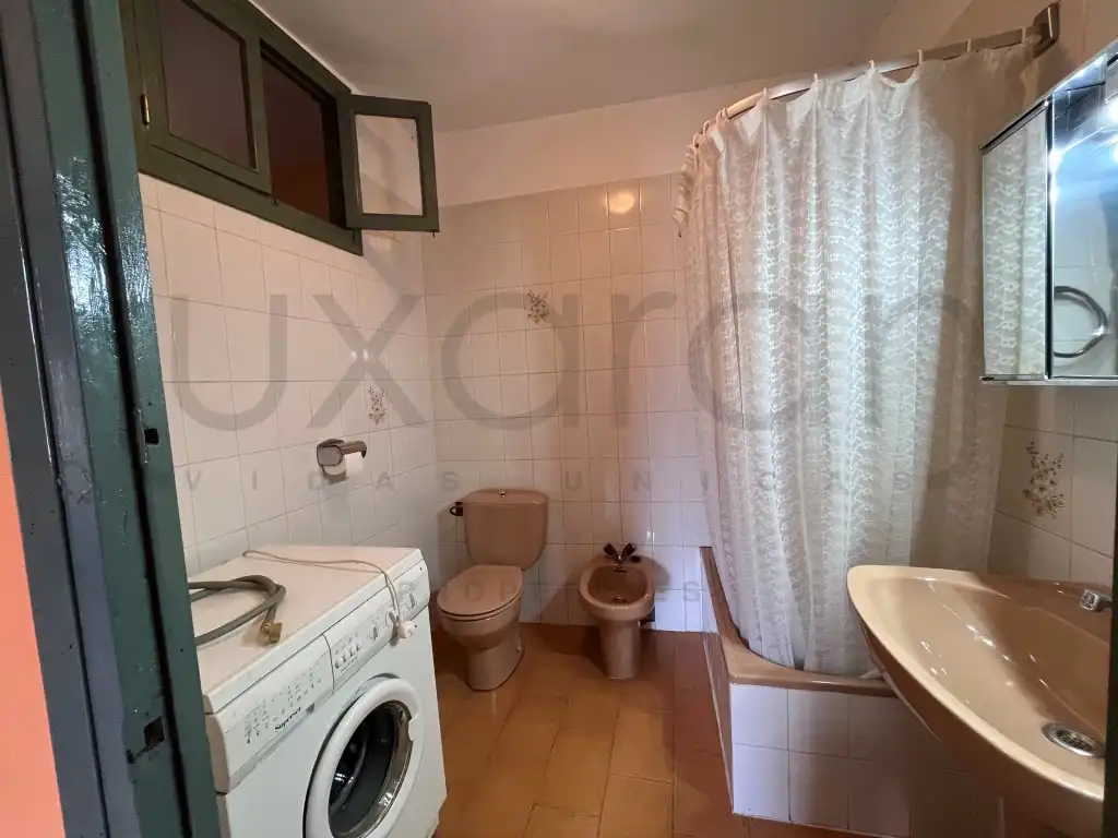Houses for sale in Calle Carrera,Dera, 38, Les