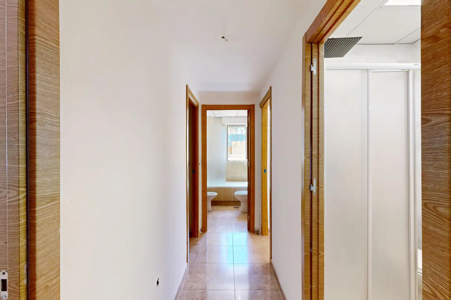 Wohnung zum Verkauf in Cartagena mit Privatgarten, Terrasse und Abstellraum