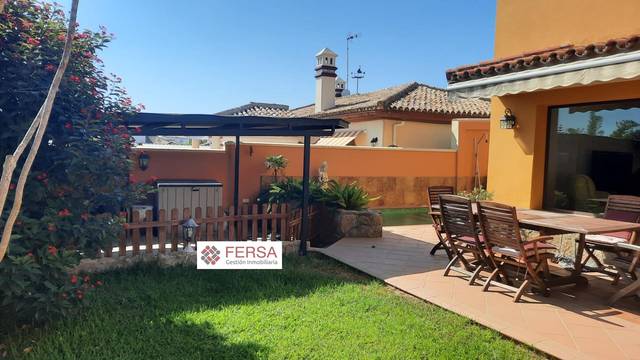 Casa adosada en Venta en Cuatro Pinos - El Carmen