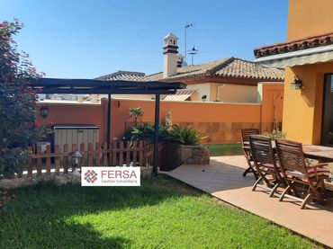 Casa aparellada amb balcó en venda a Ctra Sanlúcar - Cuatro Pinos