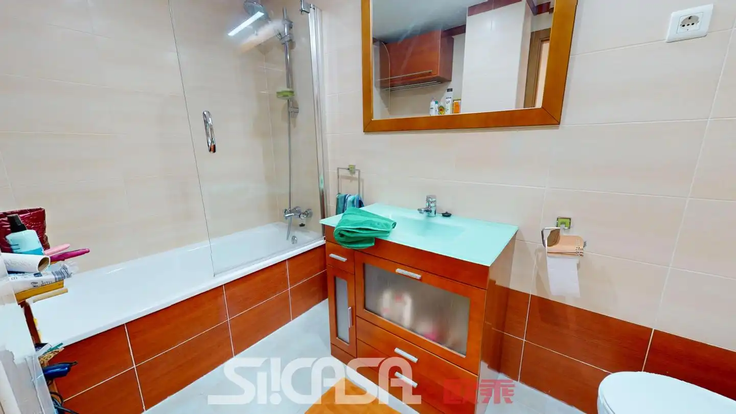 Baño de Ático en venta en Parla con Aire acondicionado, Calefacción y Terraza