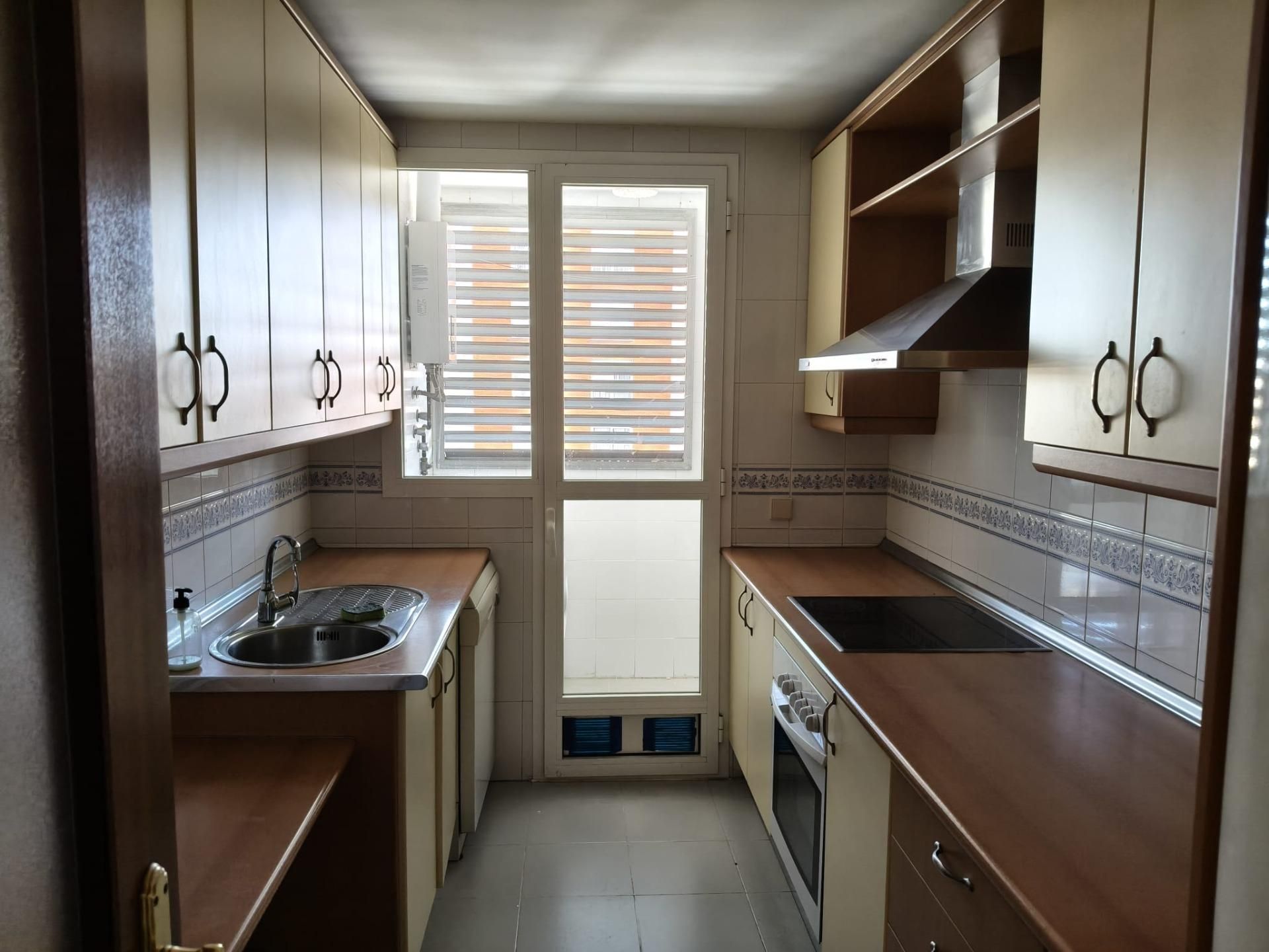 Kitchen of Flat for rent in  Sevilla Capital  with Air Conditioner and Furnished