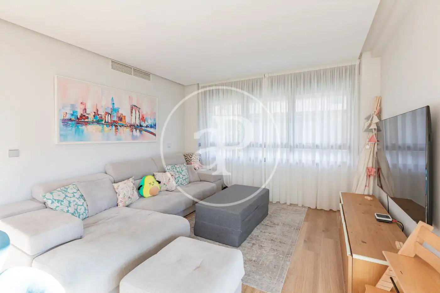 Sala d'estar de Pis en venda en Pozuelo de Alarcón amb Aire condicionat, Calefacció i Jardí privat