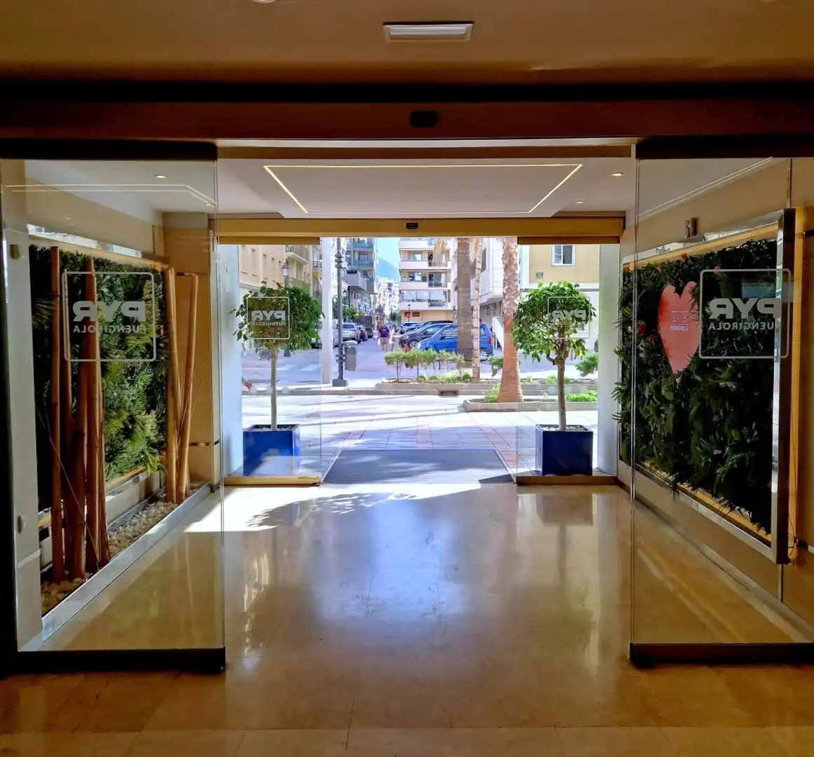 Wohnung zum Verkauf in Fuengirola mit Klimaanlage, Heizung und Terrasse