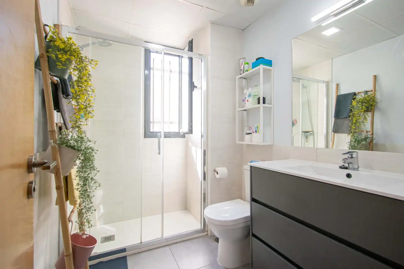 Baño de Piso en venta en Sevilla con Aire acondicionado, Calefacción y Terraza