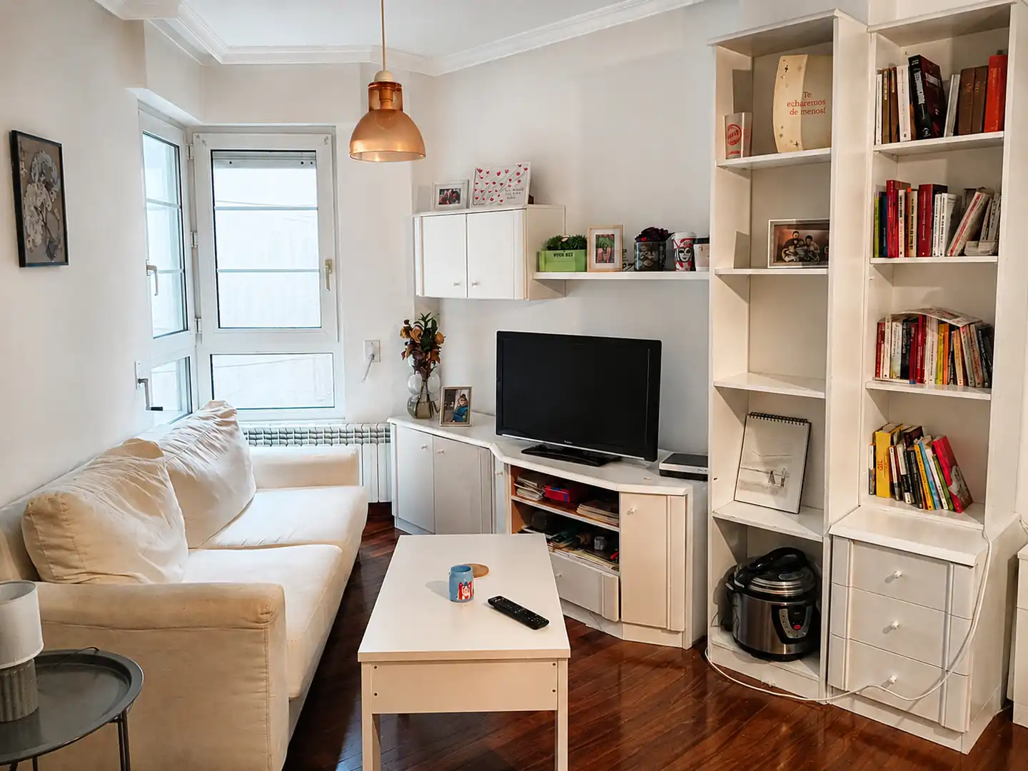 Wohnzimmer von Wohnung zur Miete in Santander mit Möbliert und Ofen