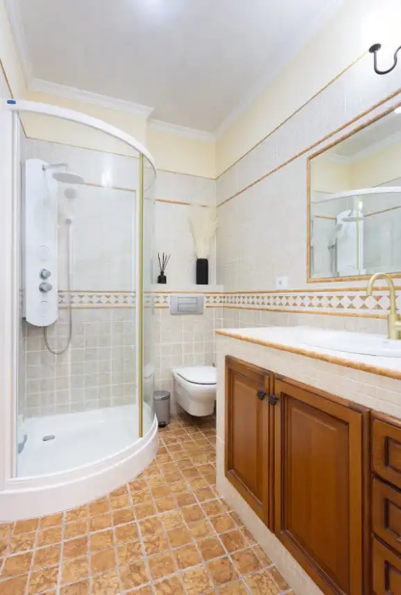 Badezimmer von Wohnungen zur Miete in Santa Cruz de Tenerife mit Klimaanlage, Heizung und Privatgarten