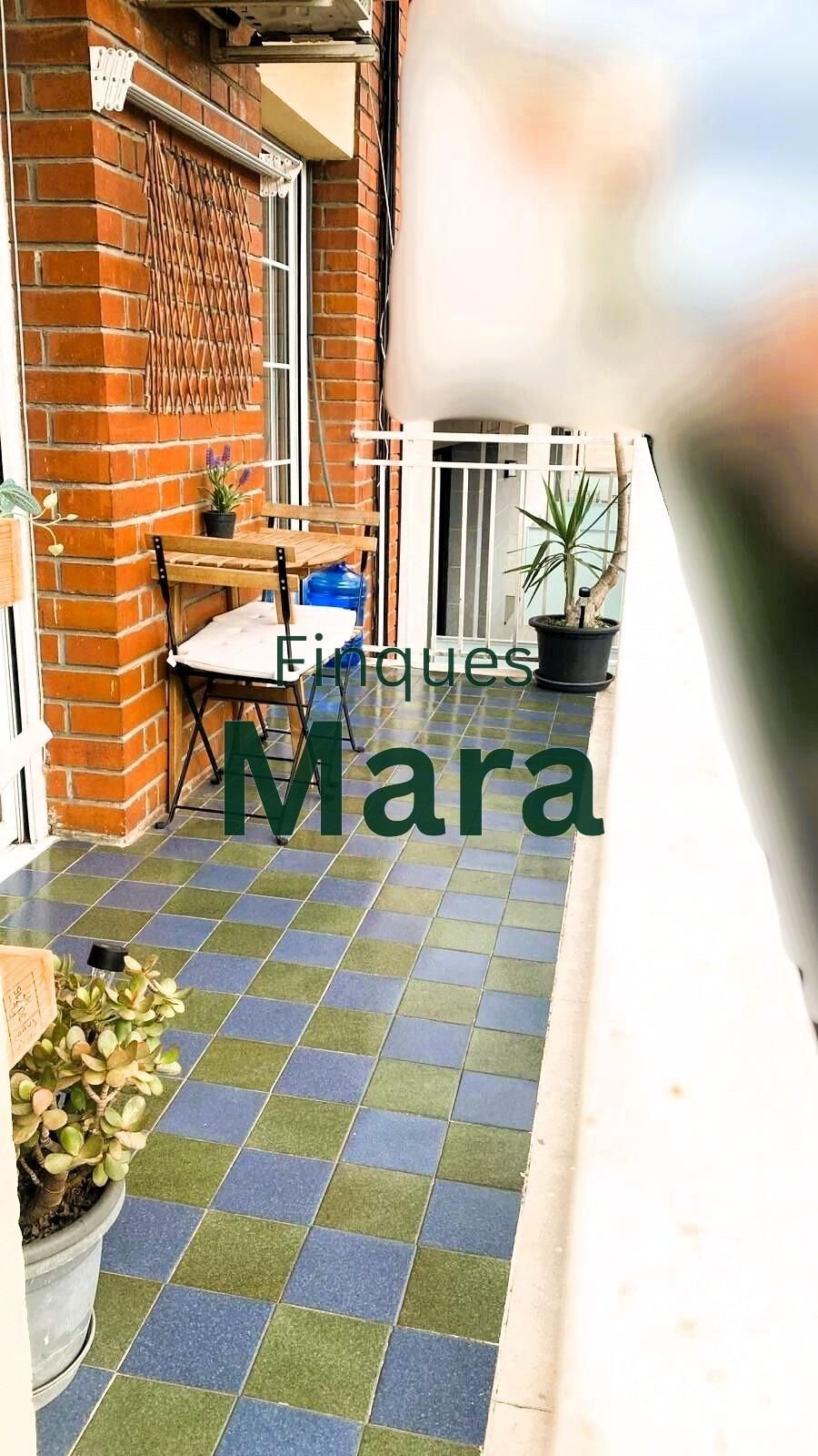 Exterior view of Flat for sale in L'Hospitalet de Llobregat  with Air Conditioner, Parquet flooring and Balcony