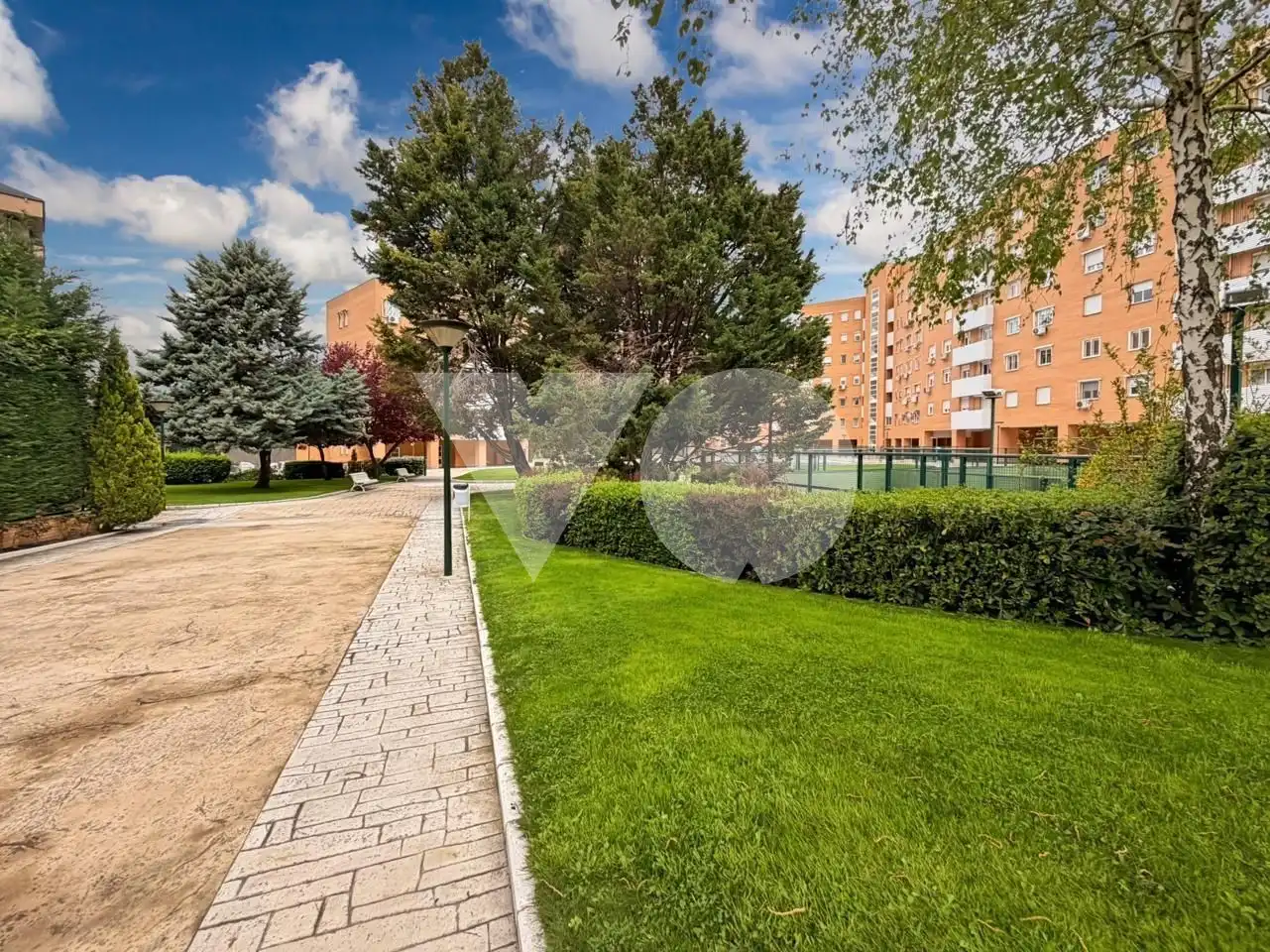 Außenansicht von Wohnung zum Verkauf in Madrid mit Klimaanlage, Heizung und Gemeinschaftspool