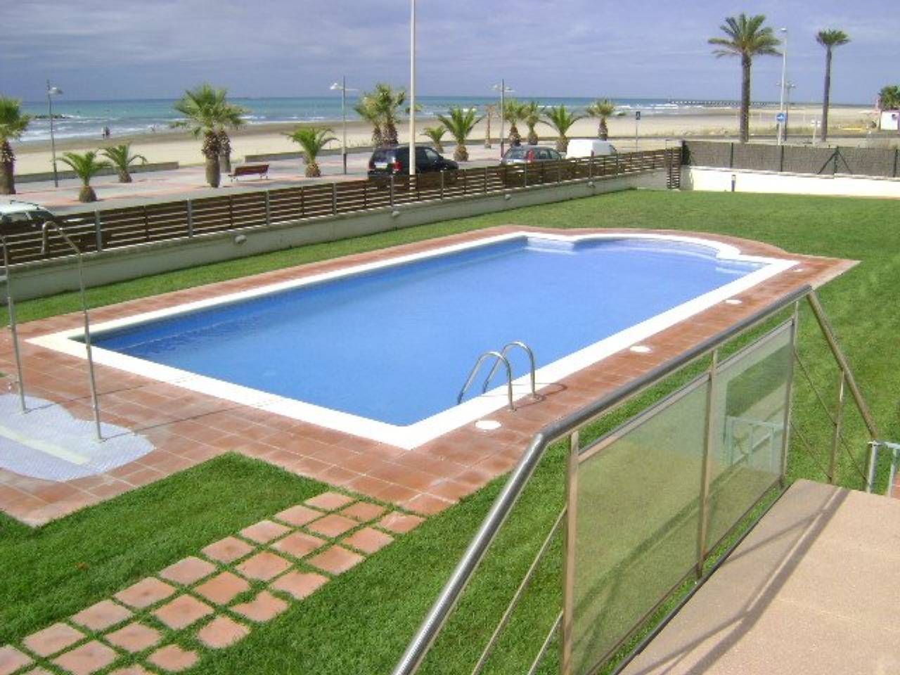 Swimming pool of Flat to rent in Cubelles  with Air Conditioner, Heating and Terrace