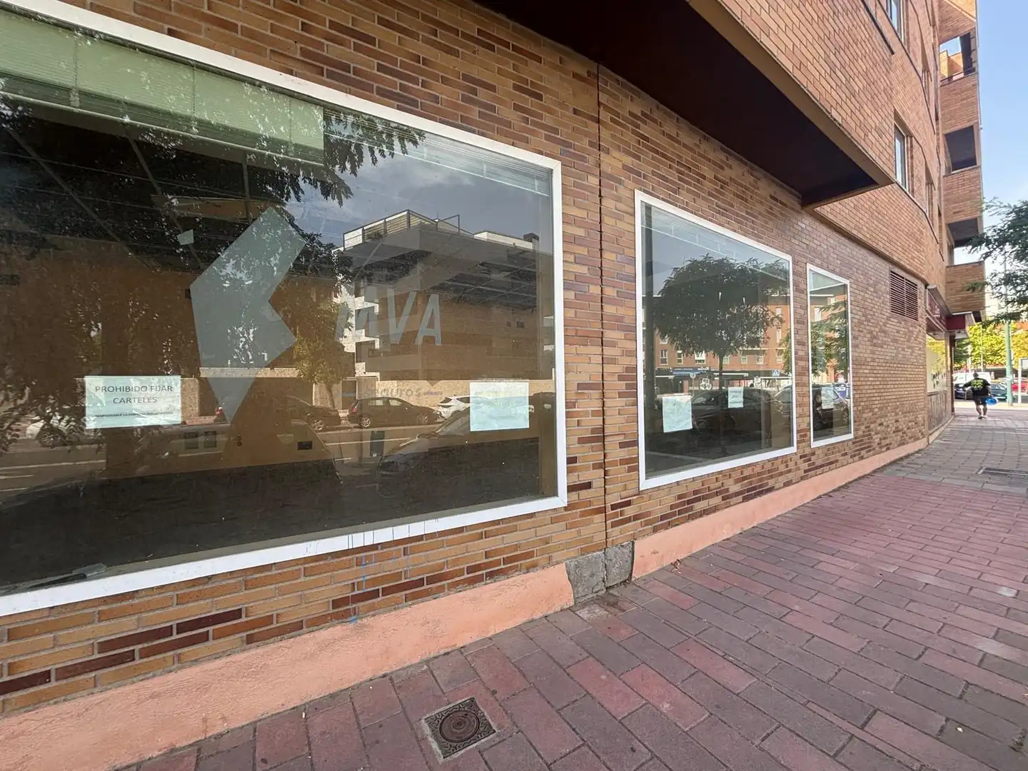 Vista exterior de Local en venda en Parque Alameda - Paula López