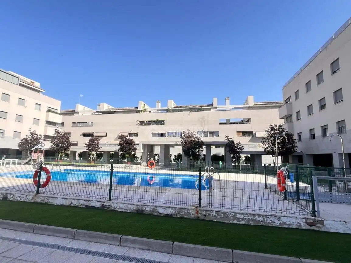 Vista exterior de Piso en venta en Navalcarnero con Aire acondicionado, Trastero y Piscina comunitaria
