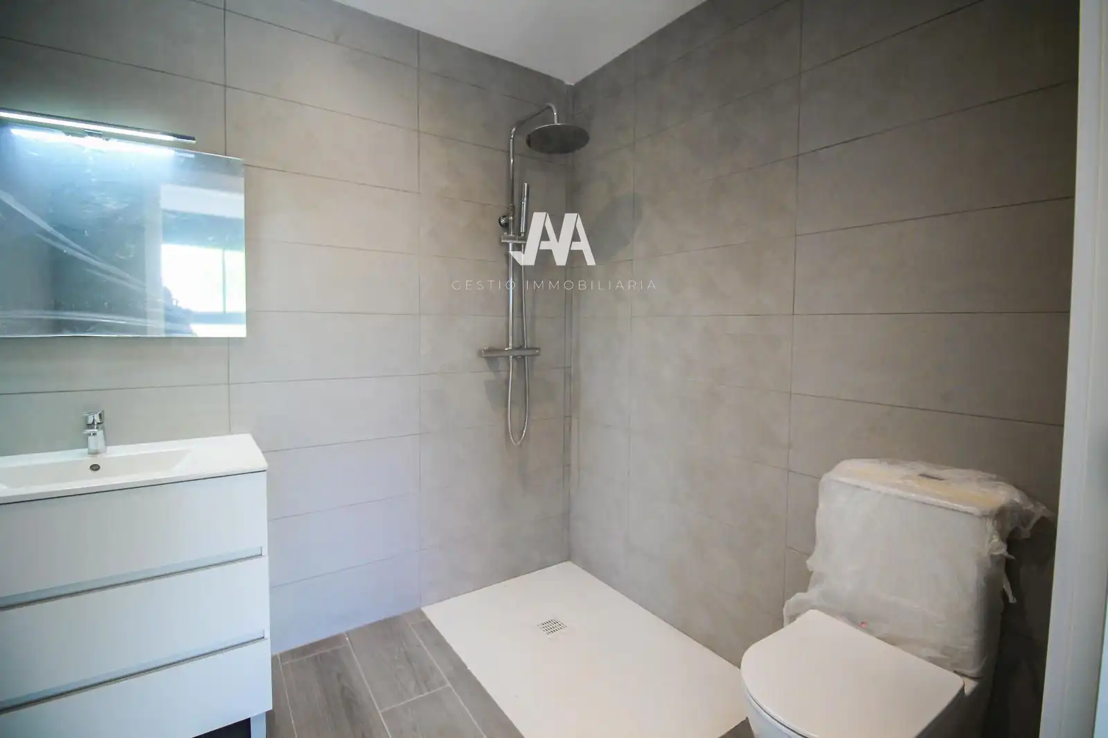 Baño de Dúplex en venta en Igualada con Calefacción, Terraza y Horno