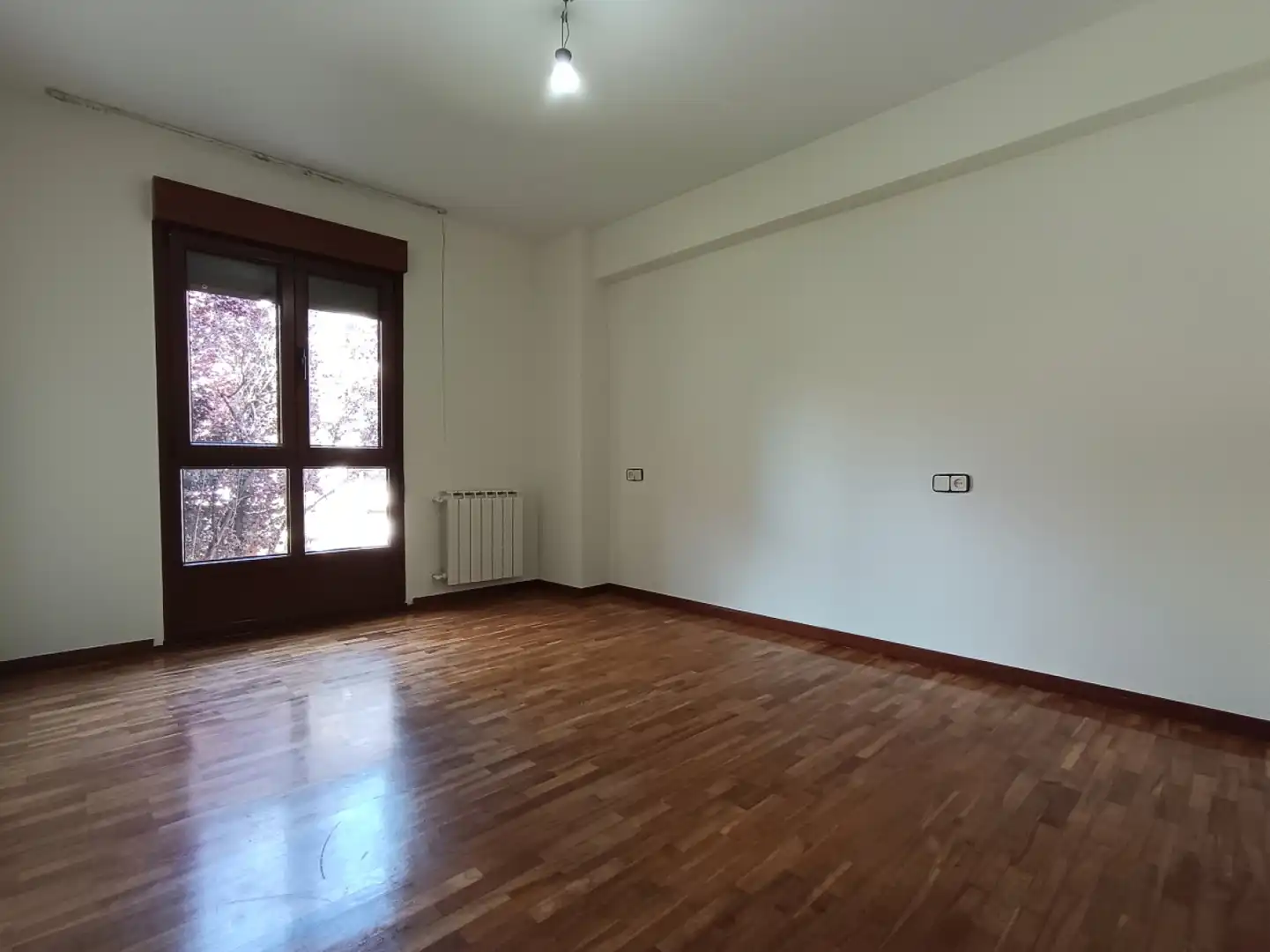 Sala de estar de Piso de alquiler en Gijón  con Calefacción, Parquet y Terraza