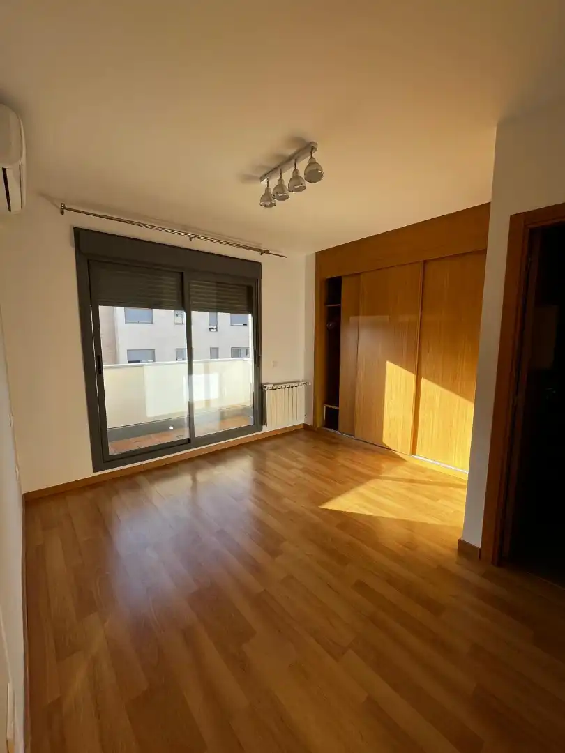 Schlafzimmer von Dachboden zum Verkauf in Arganda del Rey mit Klimaanlage, Heizung und Parkett
