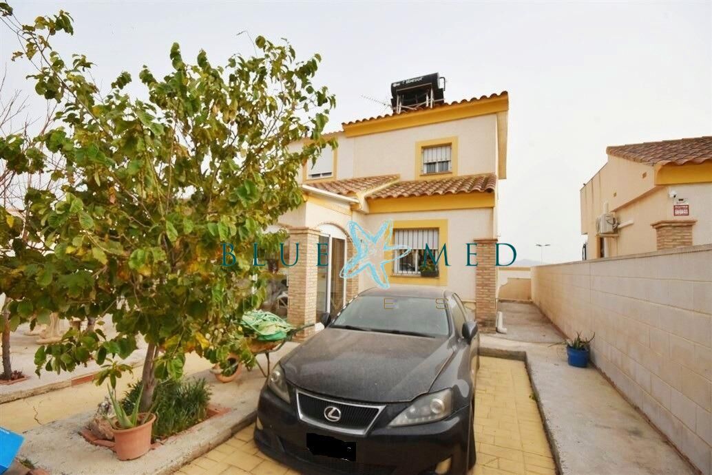 Vista exterior de Casa o xalet en venda en Mazarrón amb Jardí privat i Piscina comunitària