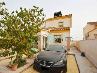 Villa avec piscine à vendre à Avenida de los Covachos