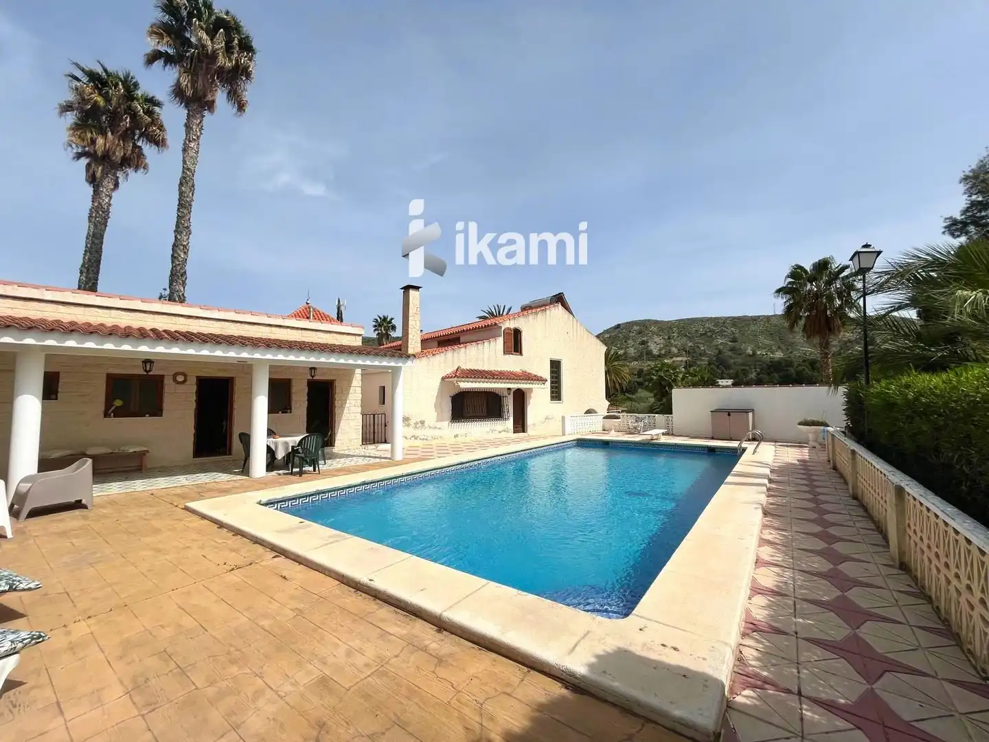 Vista exterior de Casa o chalet en venta en Elda con Calefacción, Trastero y Piscina