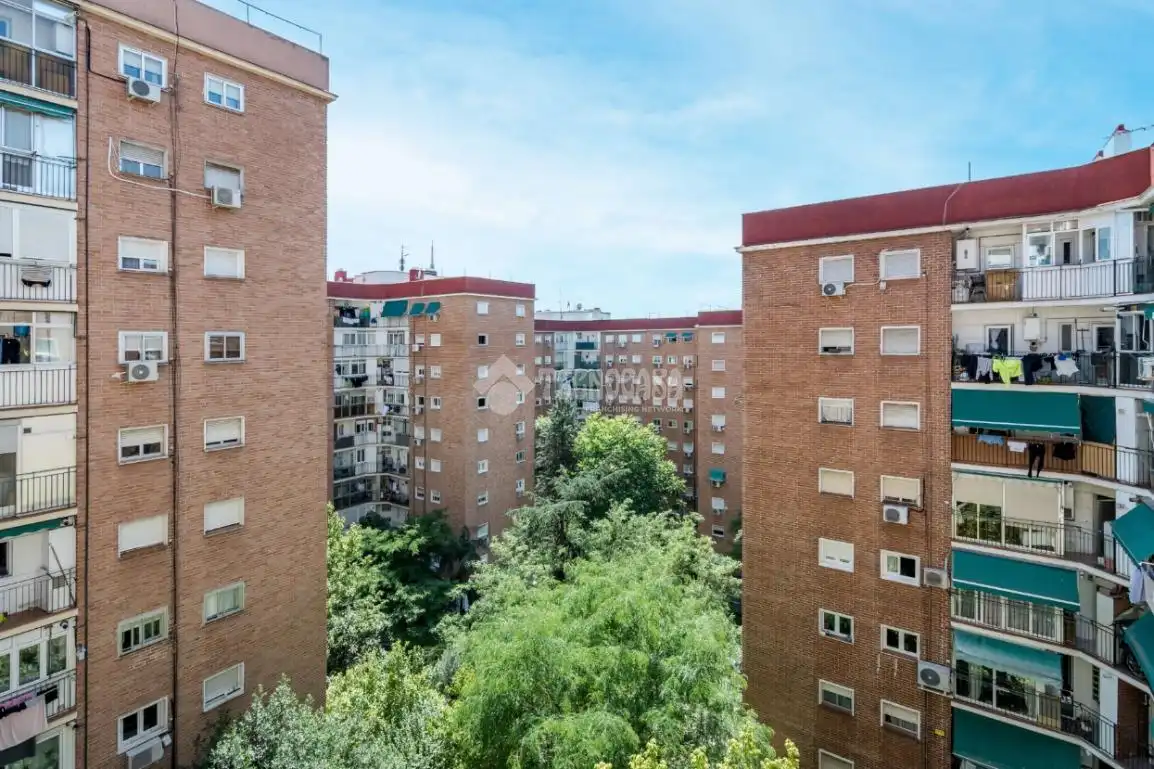 Vista exterior de Piso en venta en Madrid