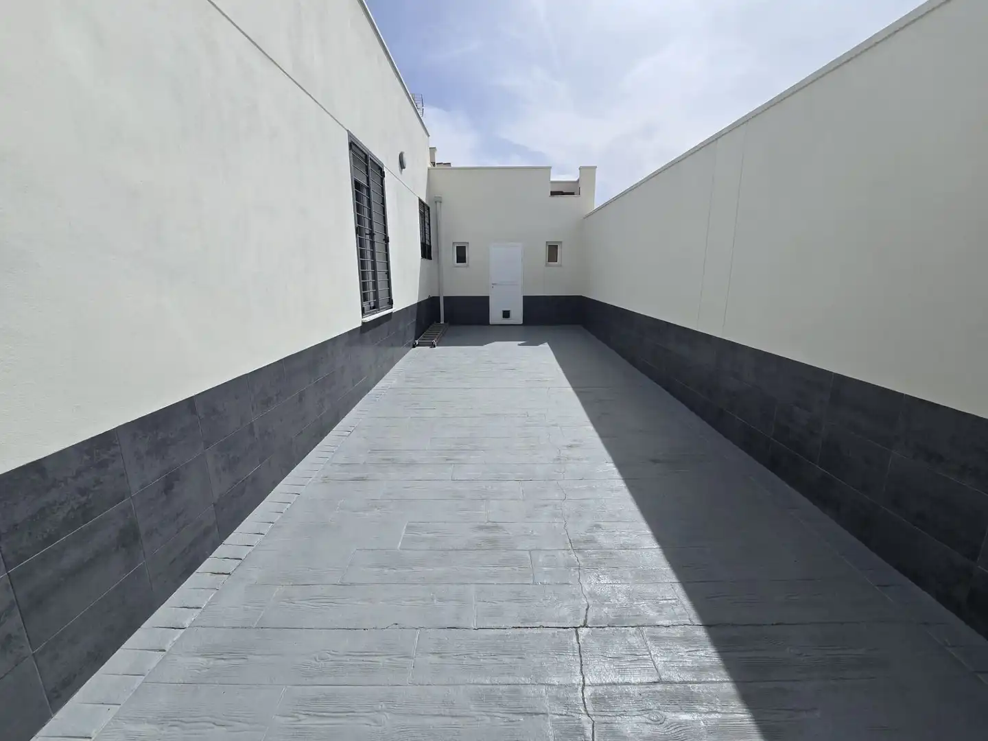 Vista exterior de Casa o xalet en venda en Torrevieja amb Aire condicionat, Calefacció i Jardí privat