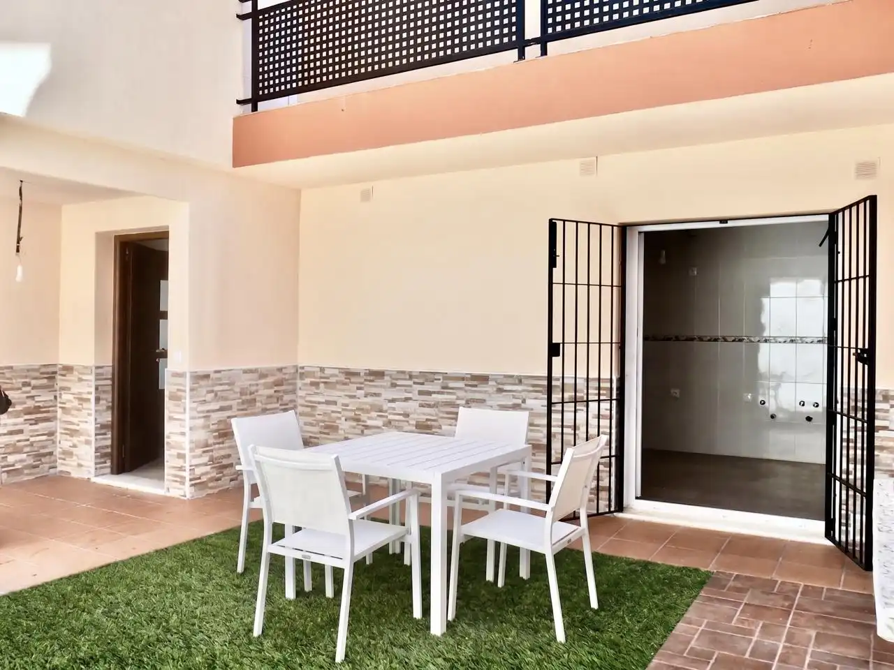 Terraza de Casa adosada en venta en El Ronquillo con Jardín privado, Terraza y Piscina