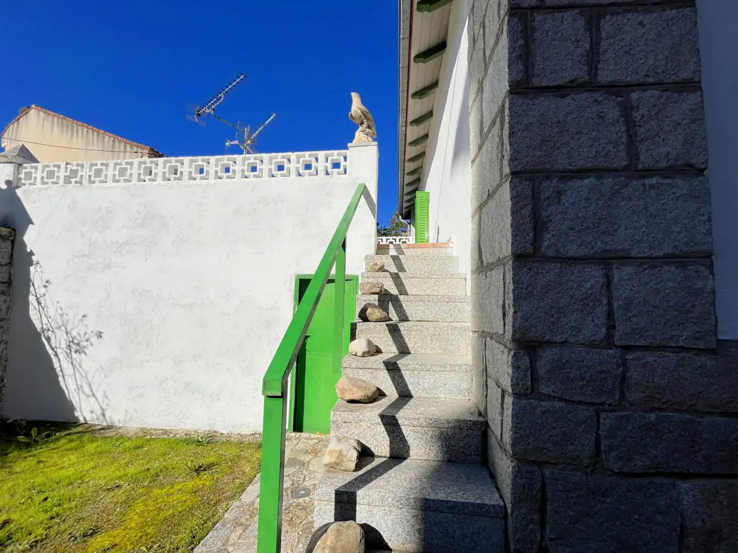 Vista exterior de Casa o xalet en venda en Guadarrama amb Calefacció, Jardí privat i Terrassa